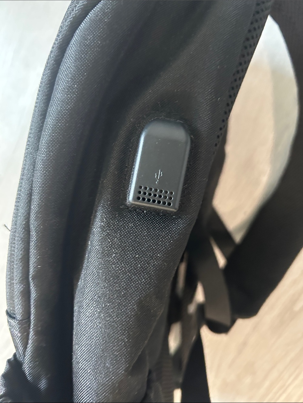 Maxtop Water Resistant Backpack For Laptop With A Usb Port View 4